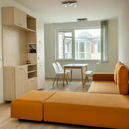 Апартамент Three Seaside In With Free Parking By Flat Manаger