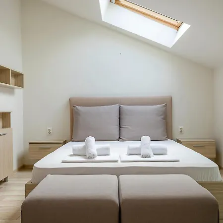 Апартамент Three Seaside In With Free Parking By Flat Manаger